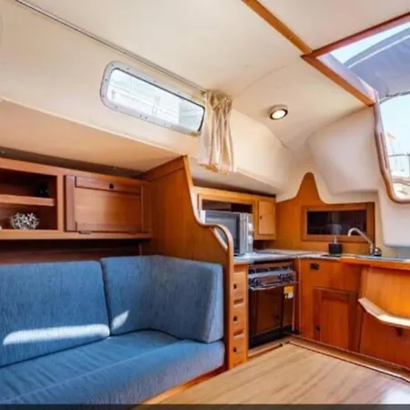 Velero Barco De 2 船上ホテル *